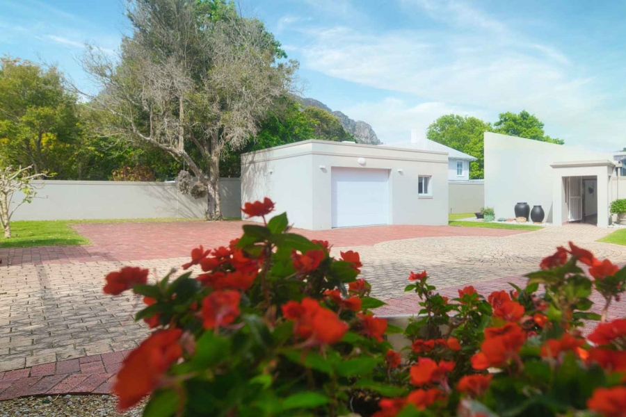 5 Bedroom Property for Sale in Fernkloof Estate Western Cape